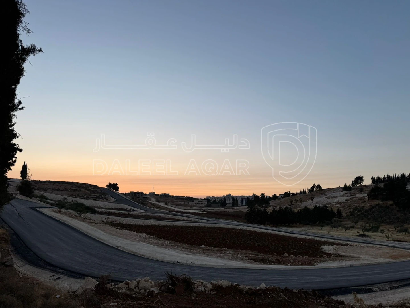 أرض في بلعاس - يبعد 6 دقائق عن طريق المطار - 190,899 دأ - صورة 1